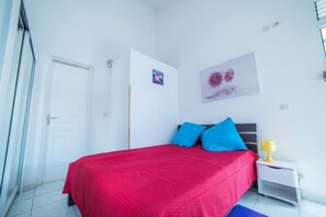6 chambres, fer et planche à repasser, Wi-Fi, draps fournis