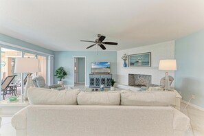 DVD player - Island Jewel - Private Anna Maria Pool Home on the Canal -  By Island Real Estat (Holmes Beach)