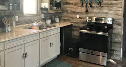 Tiny House -Valley Village