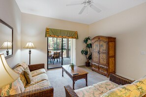 Televisio, pöytäjalkapallopöytä, kirjoja