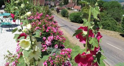Authentic gîte with superb views of the hills