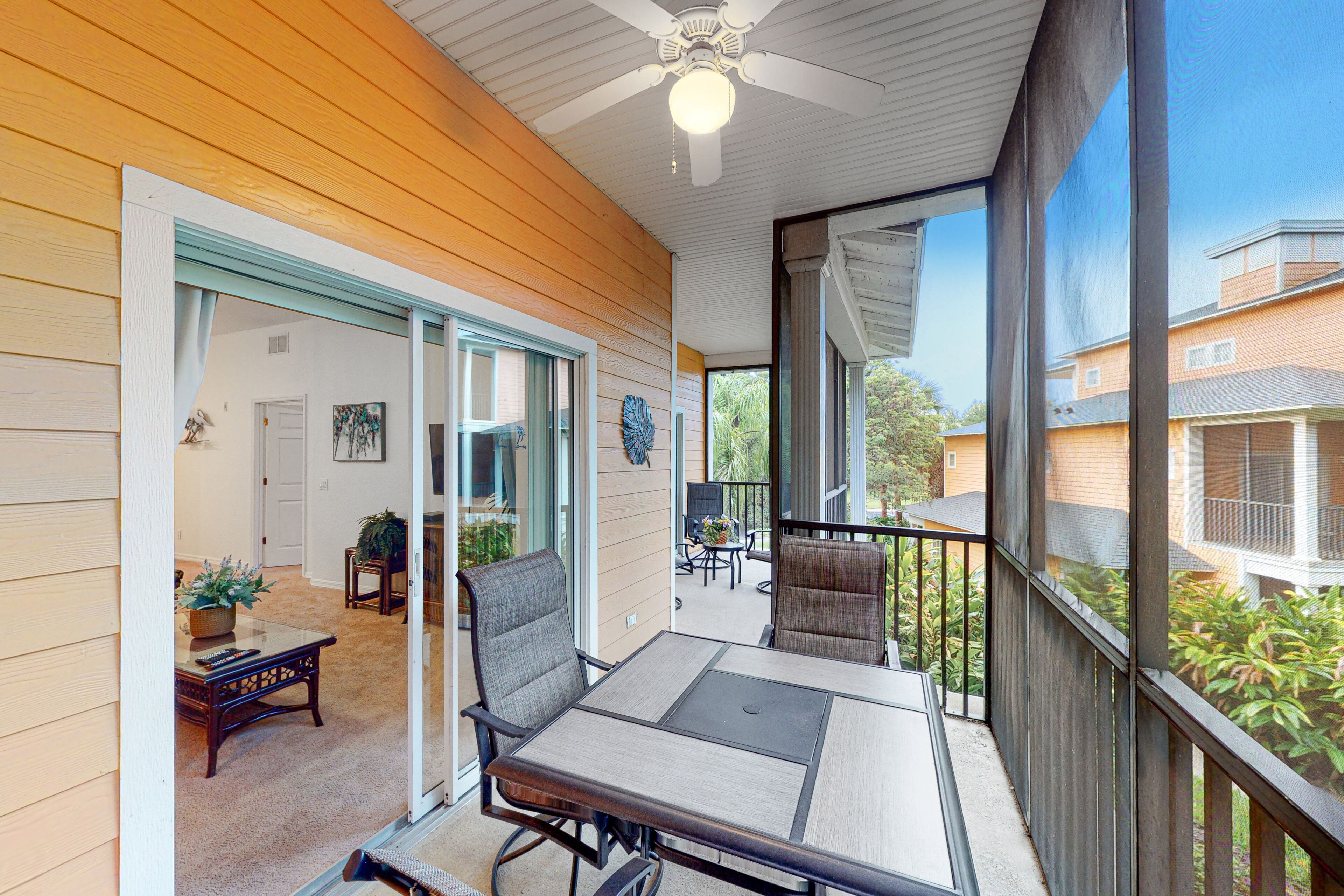 屋外ダイニングエリア