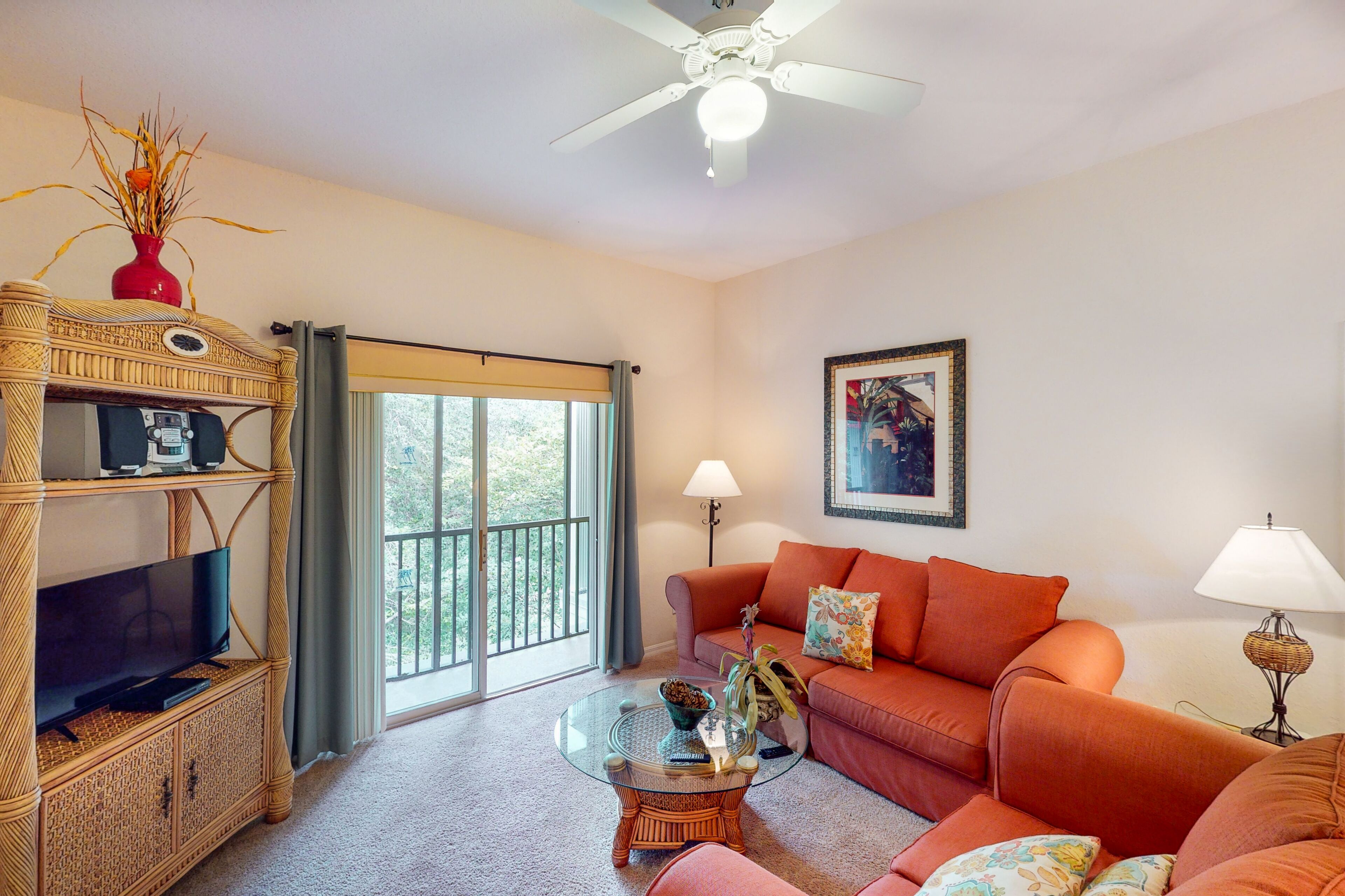 3rd floor condo w/ restaurant, tennis court, basketball court, pools, sauna