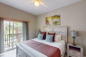 3 bedrooms, iron/ironing board, WiFi, bed sheets - NEWLY RENOVATED CONDO WITH STUNNING VIEW OF POND & WALKING TRAIL w/ POOLS, TENNI (Davenport)