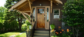 Spacious Craftsman w/ Casco Bay Views. Hot Tub, Patio, Easy Access to Old Port