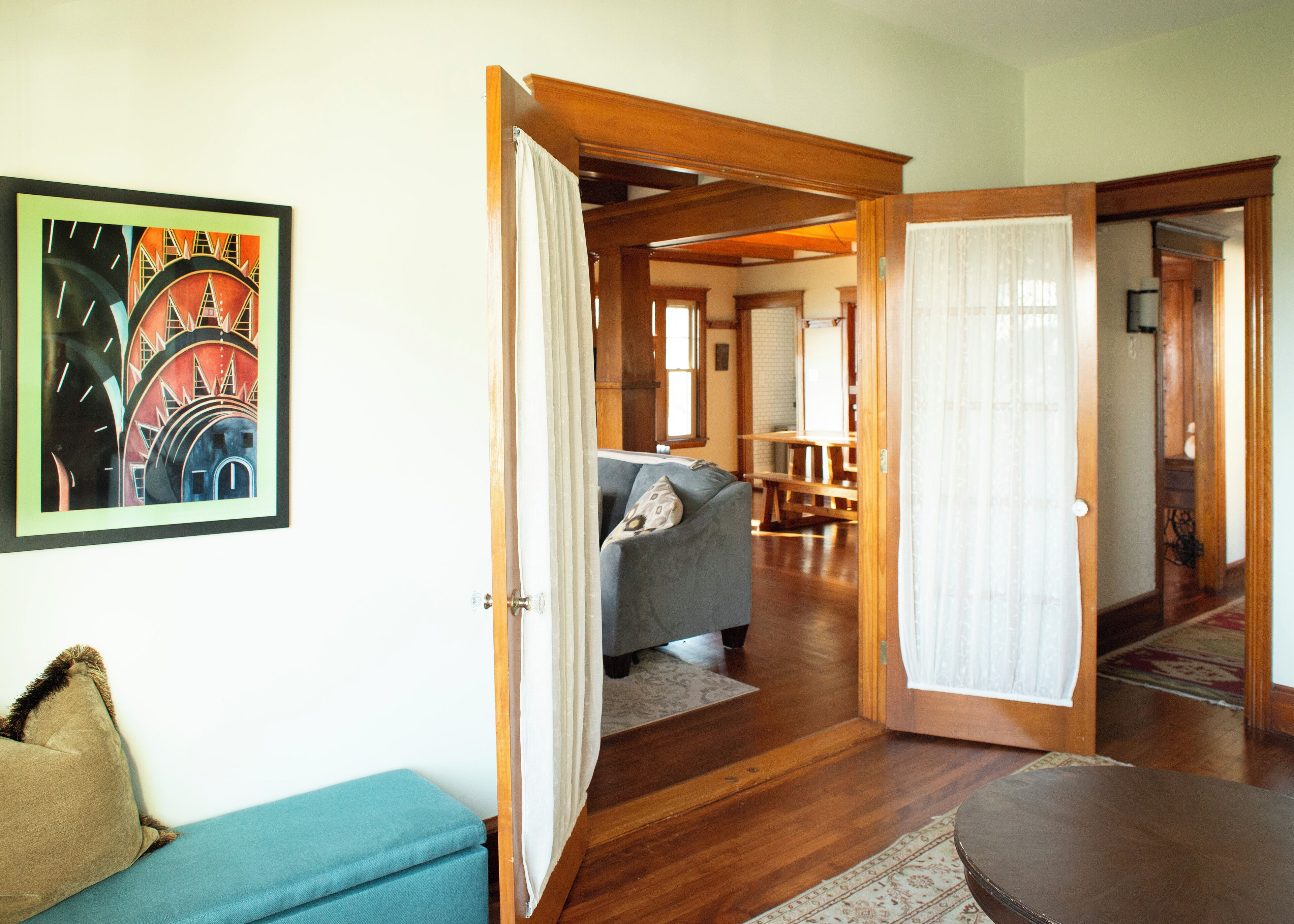 TV connectée, cheminée, jeux vidéo, lecteur de DVD