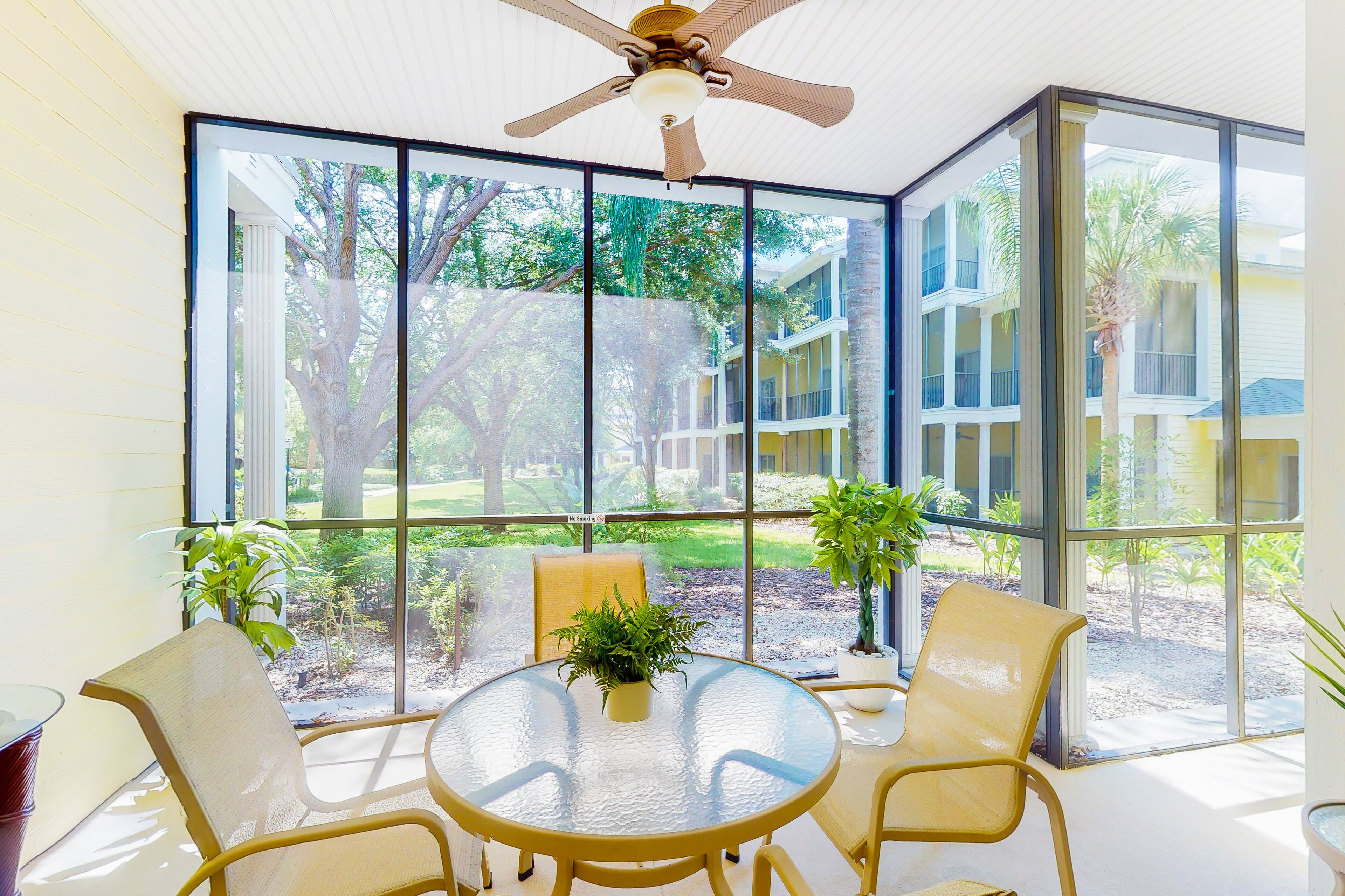 1st floor condo w/ tennis court, gym, near theme parks, basketball court, patio