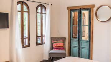 1 habitación, tabla de planchar con plancha, wifi gratis y ropa de cama