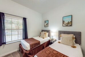 3 chambres, fer et planche à repasser, accès Internet, draps fournis