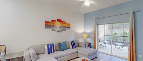 Televisión, reproductor de DVD, futbolito y tenis de mesa