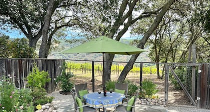 Peaceful & Private Vineyard View Studio near Wineries, Restaurants, Hiking