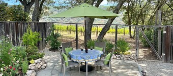 Peaceful & Private Vineyard View Studio near Wineries, Restaurants, Hiking