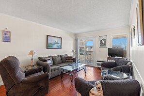 TV - A Place at the Beach IV 303- Shore Drive 2BR- Pool (MYRTLE BEACH)