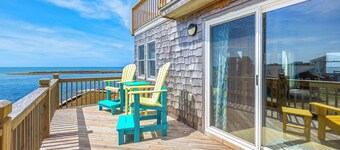 Soundfront Dog Friendly Home w/ Hot Tub, Game Room, Private Boat Dock, Kayaks