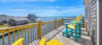 Soundfront Dog Friendly Home w/ Hot Tub, Game Room, Private Boat Dock, Kayaks
