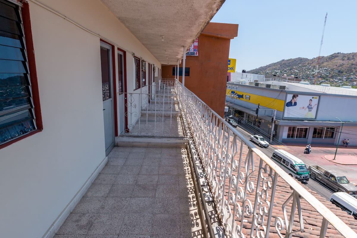 Habitación estándar, varias camas | Balcón