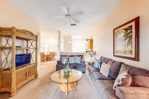 Televisión, reproductor de DVD, futbolito y tenis de mesa 