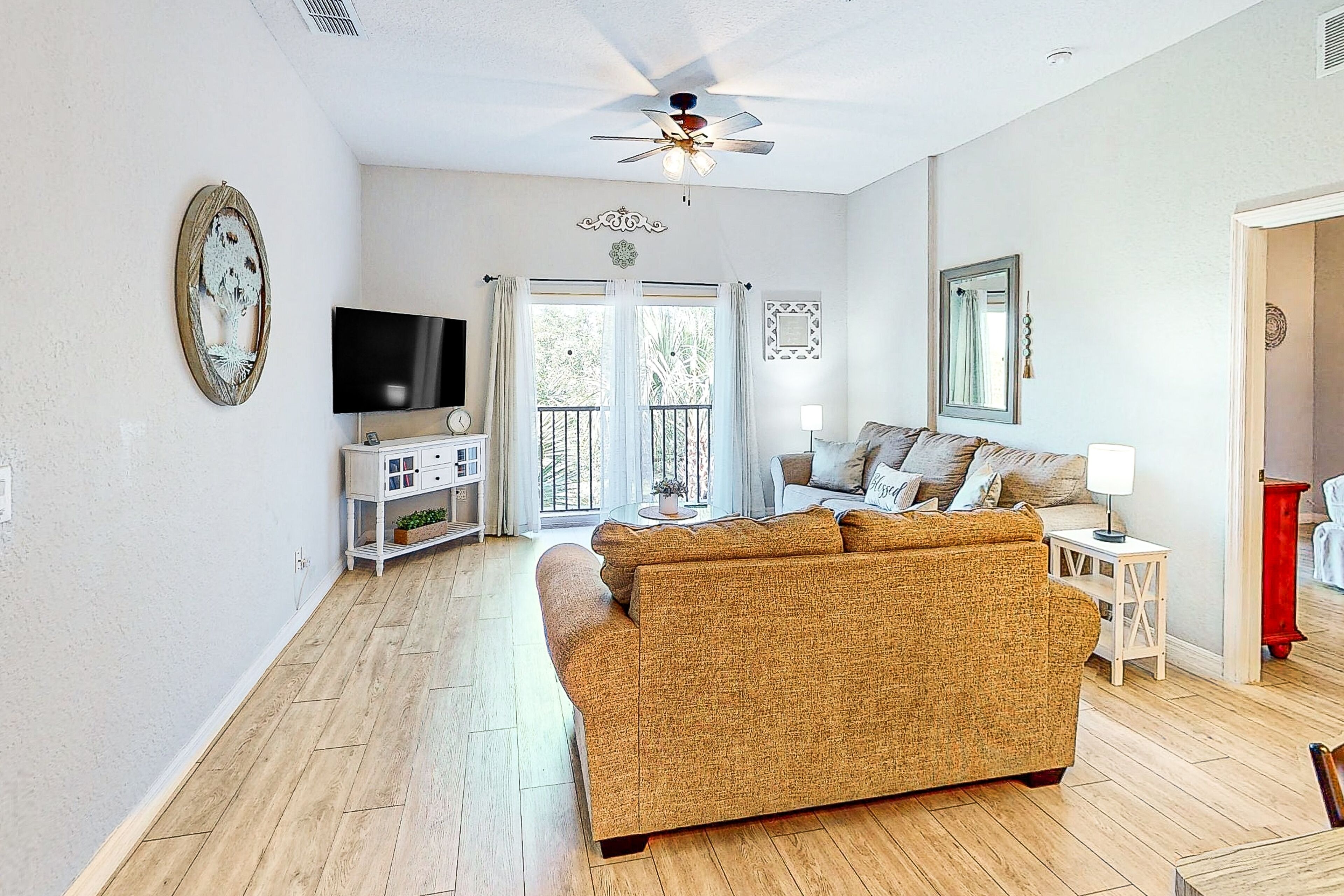 3rd-floor condo with washer/dryer & pool/hot tub/gym access - near theme parks