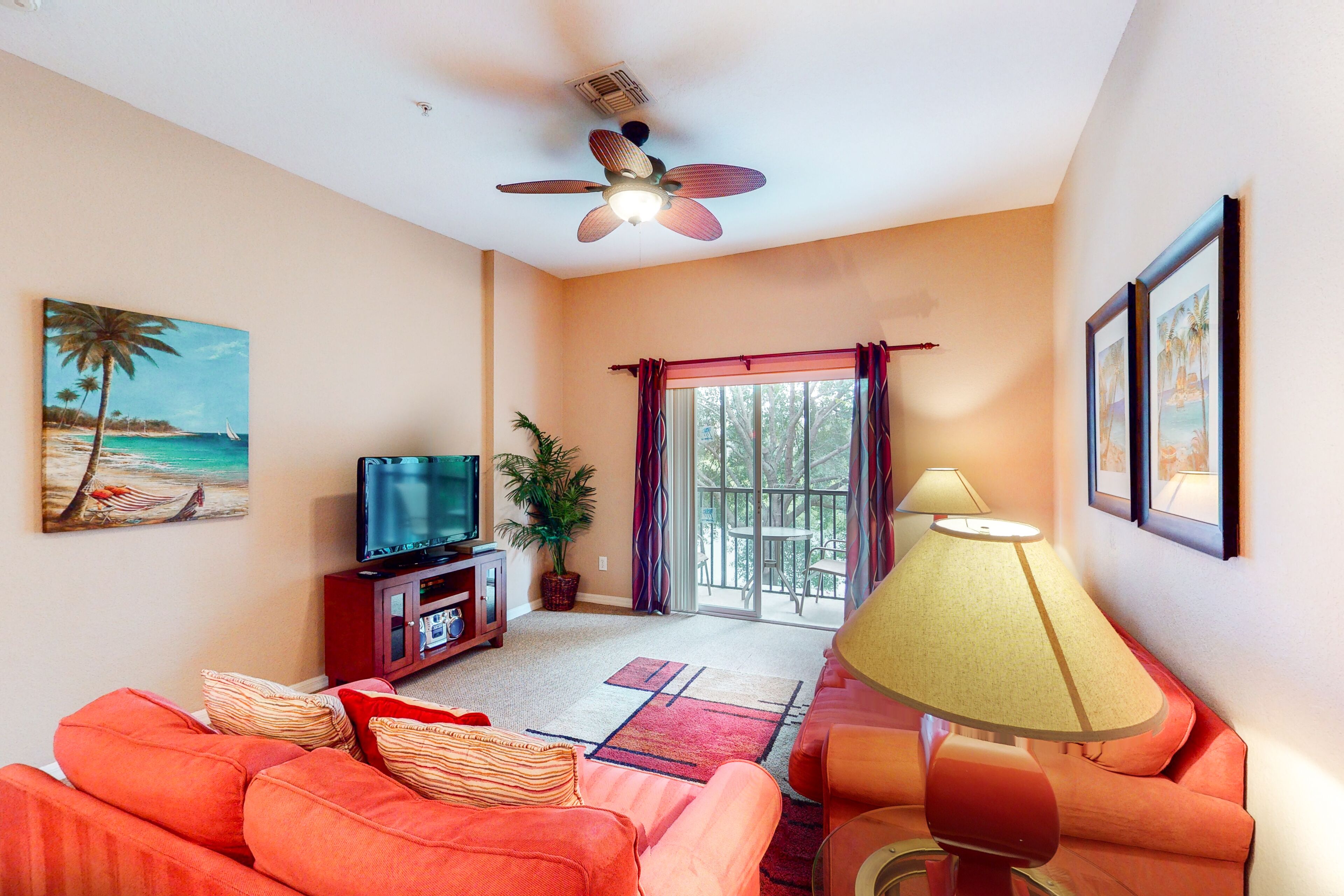 Fernseher, DVD-Player, Tischfußball, Tischtennisplatte