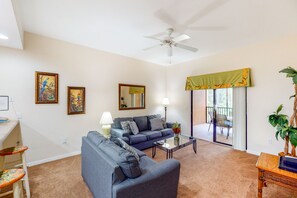 Televisio, pöytäjalkapallopöytä, kirjoja