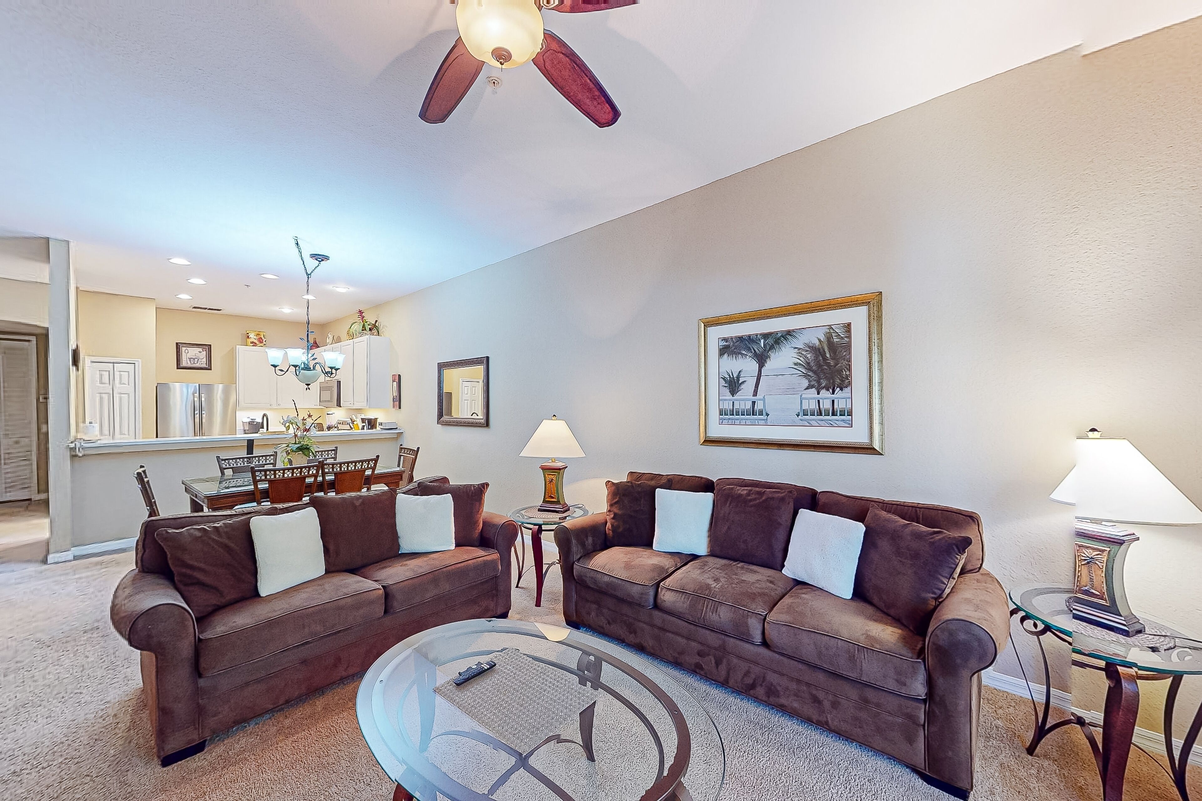 2nd floor condo w/ basketball court, sauna, tennis court, balcony, shared pools