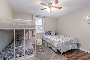 2 bedrooms, iron/ironing board, free WiFi, bed sheets