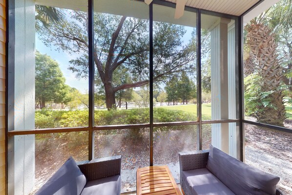 Interior - 1st-floor condo with restaurant, tennis court, pools & sauna (Davenport)