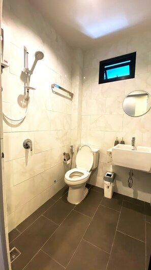Single Capzule Mixed (Front Entry) | Bathroom | Shower, hair dryer, towels, soap - Capzule Bed Phuket (Phuket)