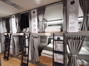 Fer et planche à repasser, Wi-Fi gratuit, draps fournis