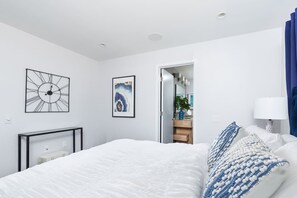 5 habitaciones, tabla de planchar con plancha y cuna de viaje 