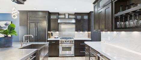 ثلاجة، ميكروويف، فرن، موقد طهي مسطح