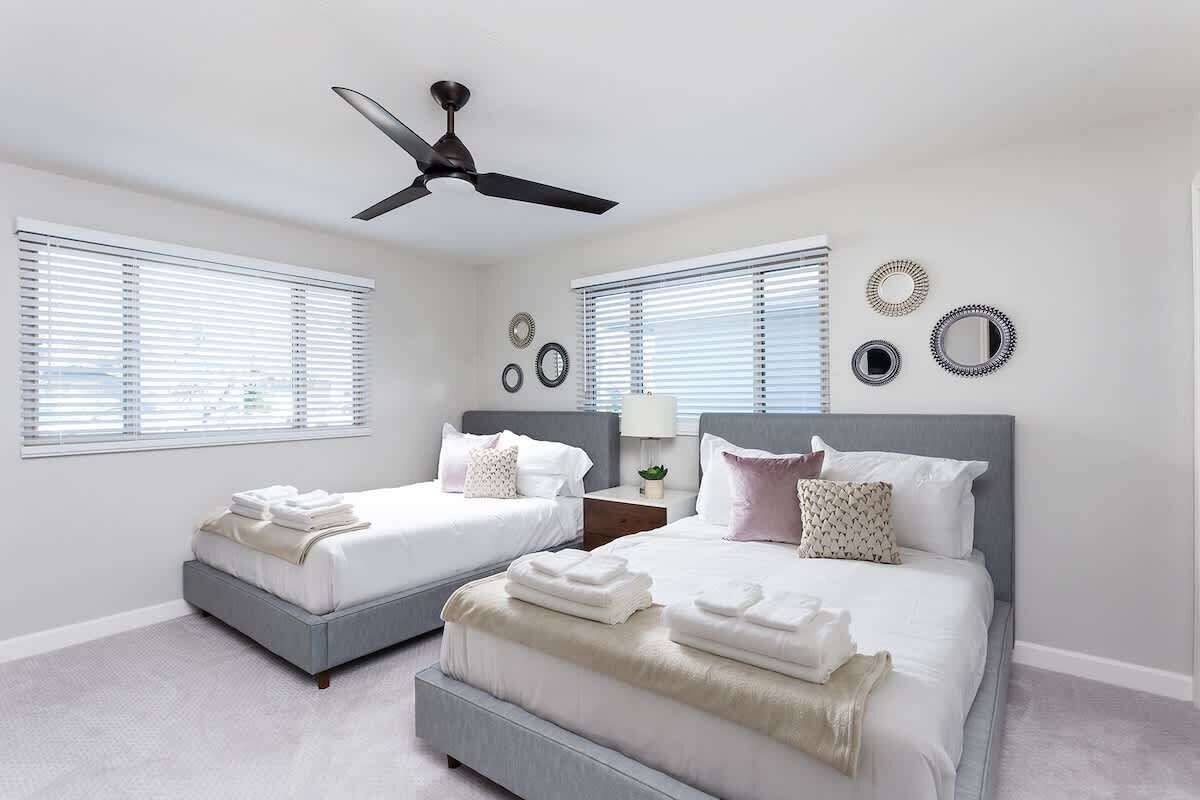 5 bedrooms, iron/ironing board, WiFi, bed sheets