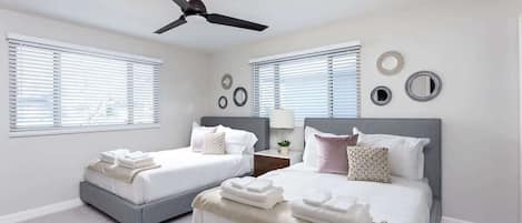 5 habitaciones, tabla de planchar con plancha, wifi y ropa de cama