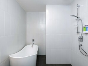 Premium Triple Room, 3 Twin Beds | Minibar, in-room safe, iron/ironing board, free cribs/infant beds