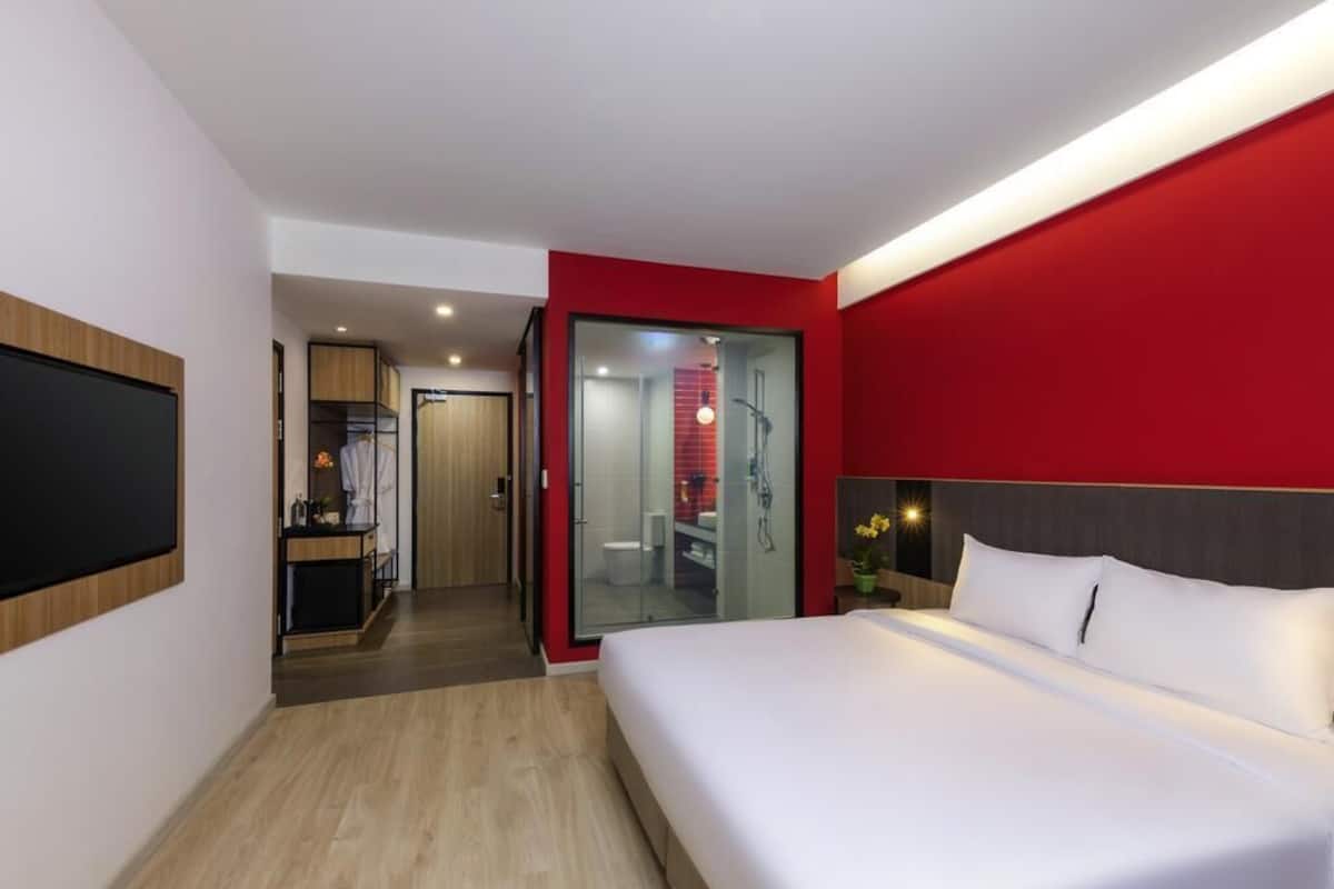 Superior Room, 1 King Bed, Mountain View