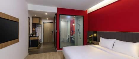 高級客房, 1 張特大雙人床, 山景 | 迷你吧、房內夾萬、熨斗/熨衫板、免費嬰兒床