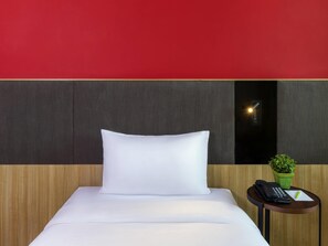 Minibar, in-room safe, iron/ironing board, free cots/infant beds - ibis Styles Mandalay Centre (Mandalay)