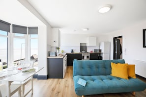 Panoramic Double Room | Living area - TYME Suites on Kingsway (Cleethorpes)