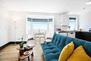 Panoramic Double Room | Living area | 40-inch LCD TV with digital channels, TV