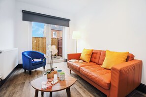 Comfort Twin Room | Living area | 40-inch LCD TV with digital channels, TV - TYME Suites on Kingsway (Cleethorpes)