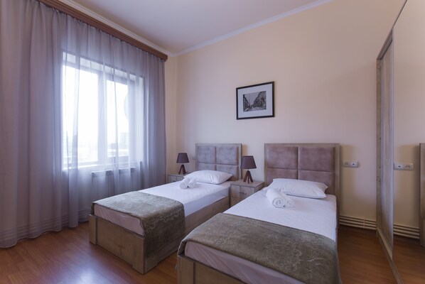 2 bedrooms, desk, iron/ironing board, free WiFi