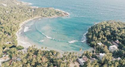 Newly Renovated Colonial House ~ Hiriketiya Beach ~ Daily Housekeeping