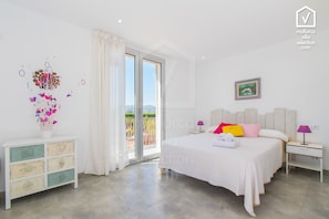 3 bedrooms, iron/ironing board, travel crib, free WiFi - ALBAMAR Finca for 6 with pool in Llubi (Llubi)