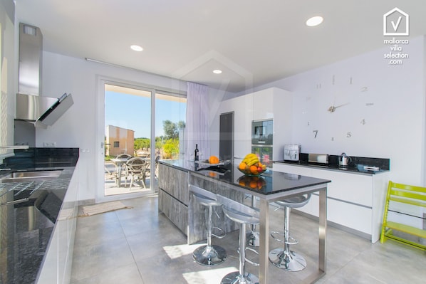 Fridge, microwave, oven, stovetop - ALBAMAR Finca for 6 with pool in Llubi (Llubi)