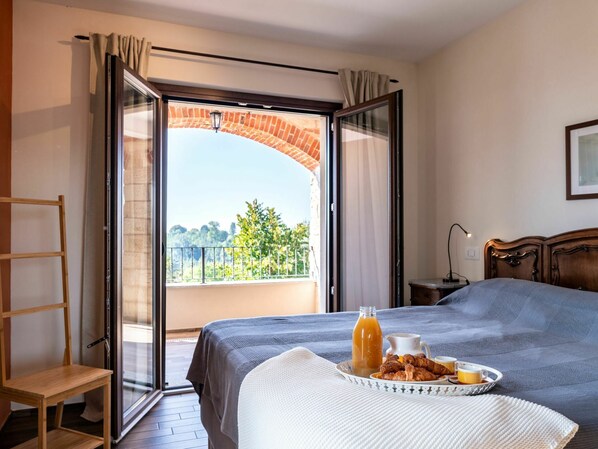 7 makuuhuonetta, vauvan matkasänky, ilmainen Wi-Fi