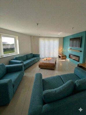 TV connectée, lecteur de DVD, livres