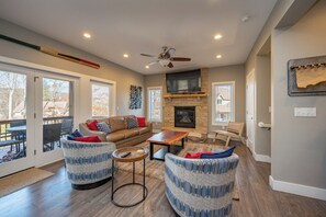 Smart TV, fireplace