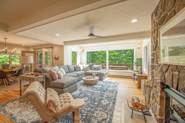 Älytelevisio, takka, DVD-soitin