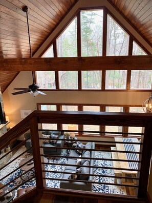 Smart TV, fireplace, DVD player, streaming services