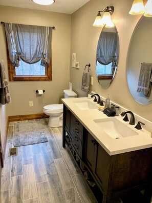 Sèche-cheveux, serviettes fournies